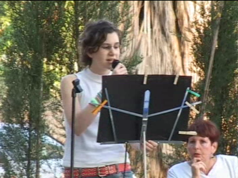 רוני גנוסר שרה בטקס